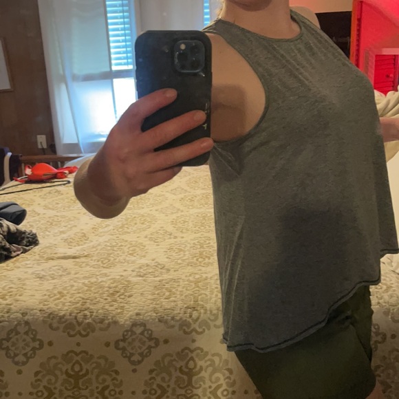 Open back Tank - Picture 2 of 4